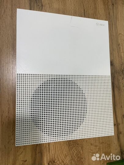 Xbox one s 2 геймпада 1tb + игры