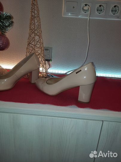 Туфли женские лакированные бежевые