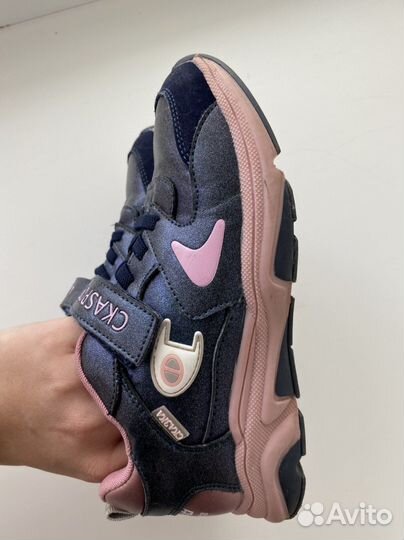 Кроссовки для девочки