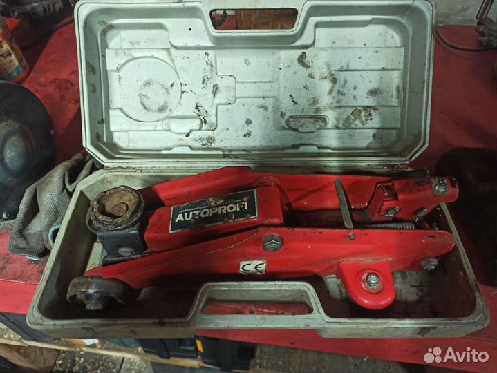 Домкрат гидравлический подкатной