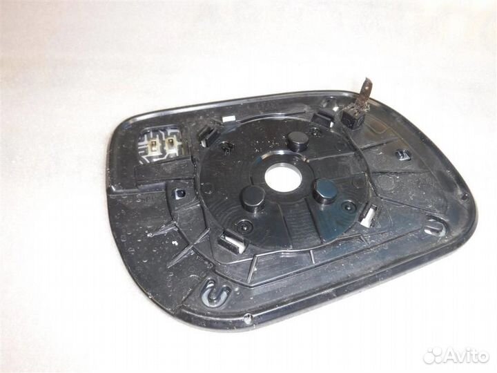 Стекло зеркала левое Toyota RAV4 (XA30) 2005-2012