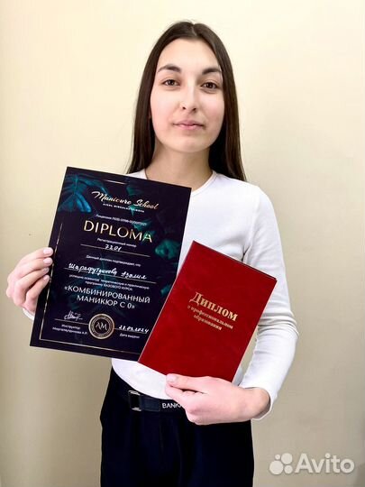 Модель на маникюр