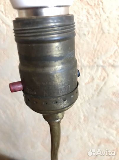 Антикварная настольная лампа США Leviton