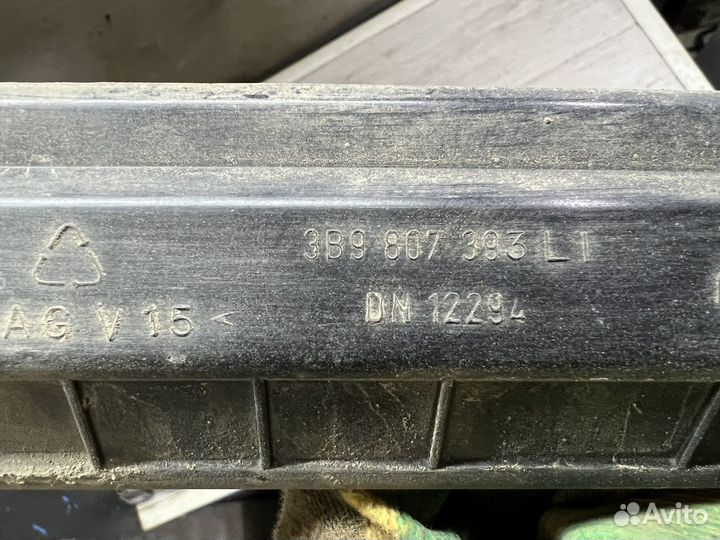 Кронштейн заднего бампера Пассат Б5