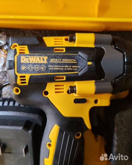 Аккумуляторный гайковерт DeWalt 800 Нм (Арт.87942)
