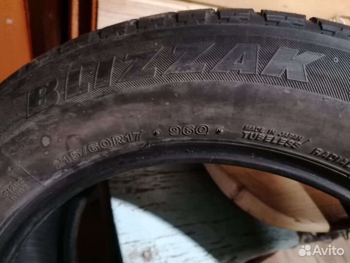 Bridgestone Blizzak Revo GZ 215/60 R17 96Q