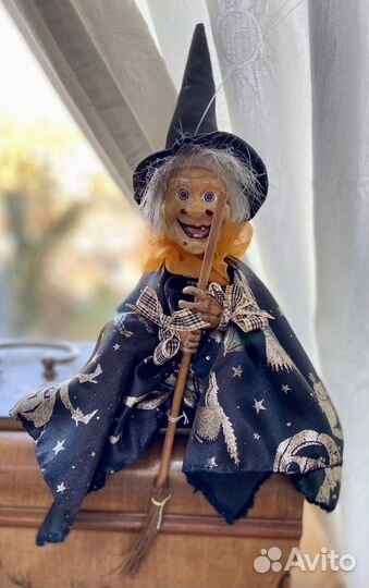Баба Яга на метле. Оберег для дома