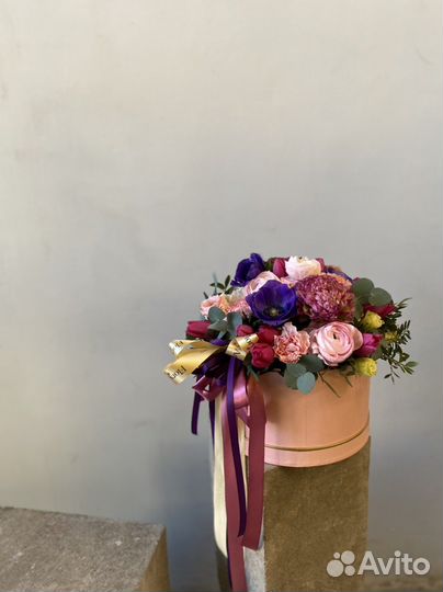 Букет цветочная композиция к шляпной коробке