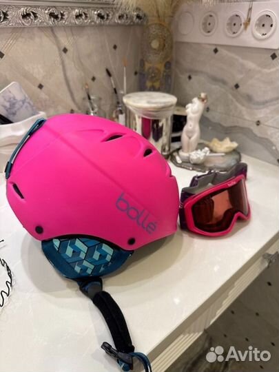 Горнолыжный шлем и очки bolle