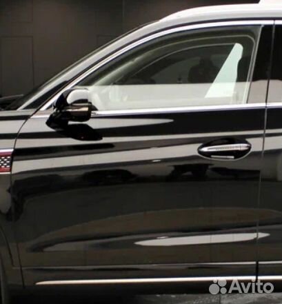 Передняя левая дверь Hongqi HS5