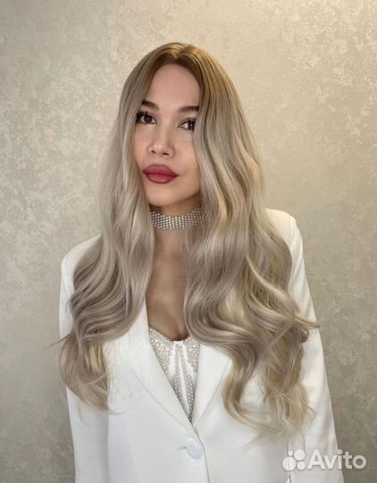 Парик блондинка пепельный локоны