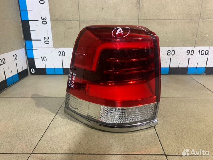 Фонарь задний наружный левый Toyota Land Cruiser