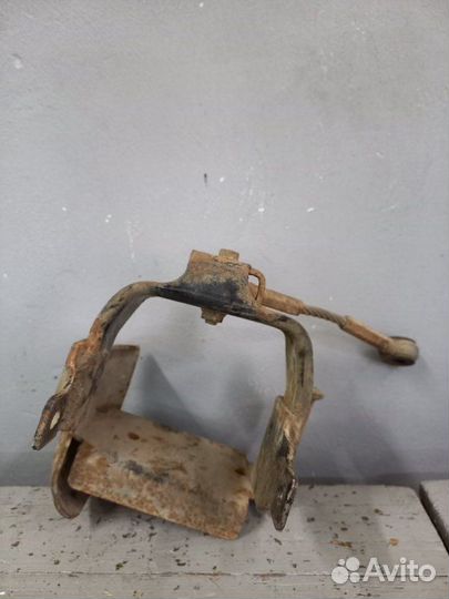 Кронштейн крепления раздатки Mitsubishi Pajero 4