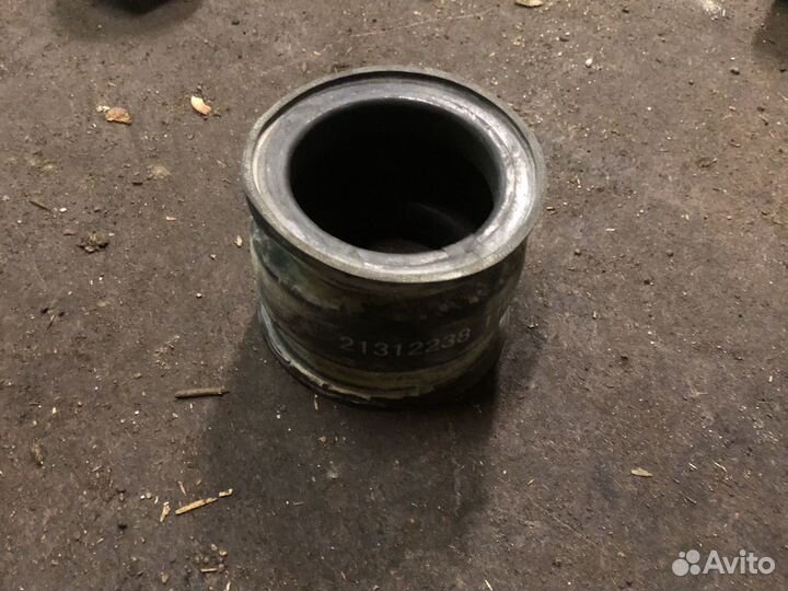 Патрубок интеркулера Renault/Volvo.7421312238