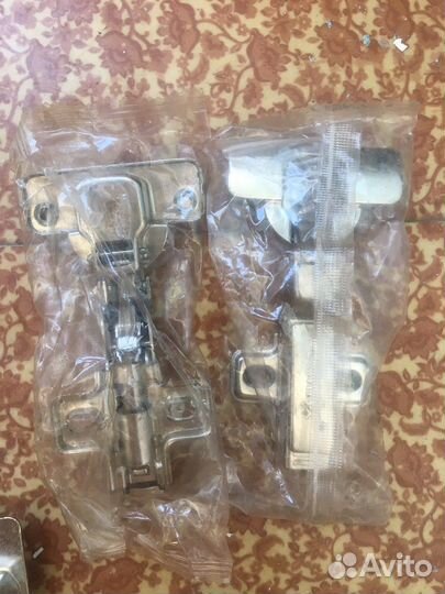 Петли мебельные накладные с доводчиком