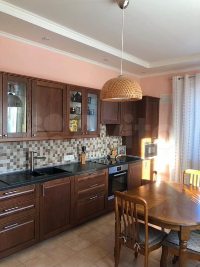 Коттедж 500 м² на участке 10 сот.