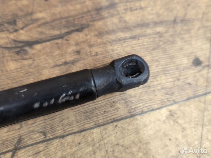 Амортизатор двери багажника Renault Logan 1