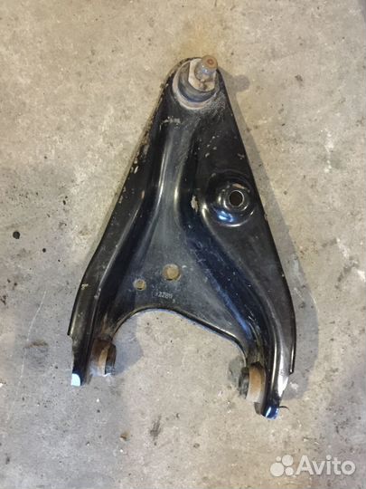 Рычаг передний правый Renault logan1