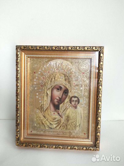 Икона Богородицы в позолоченном окладе