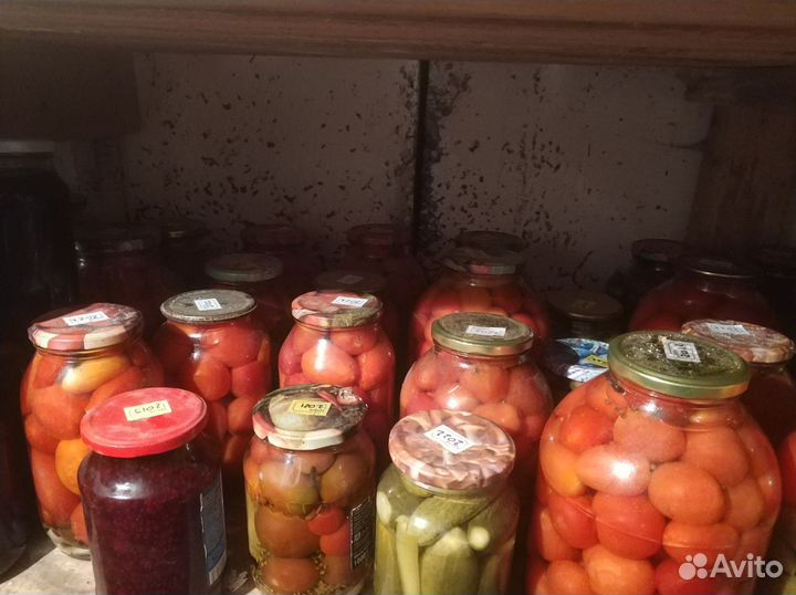 Соленья огурцы и помидоры