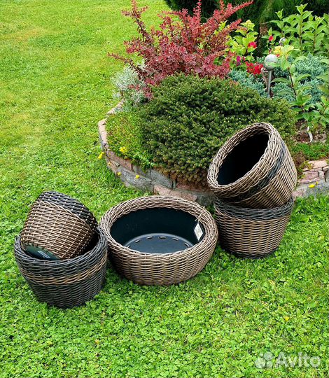 Кашпо из ротанга уличное