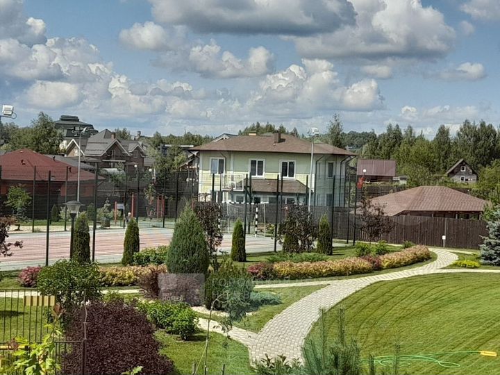 Дом 226 м² на участке 12,5 сот.