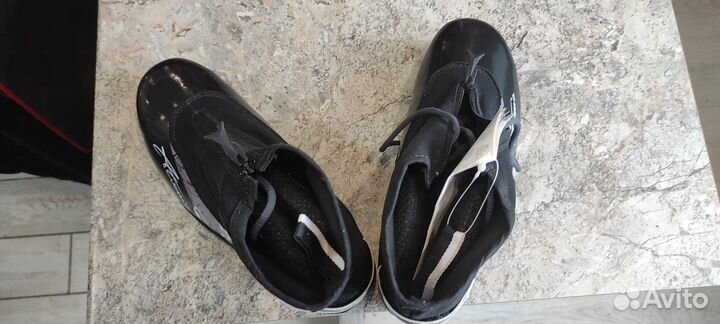 Лыжные ботинки atomic