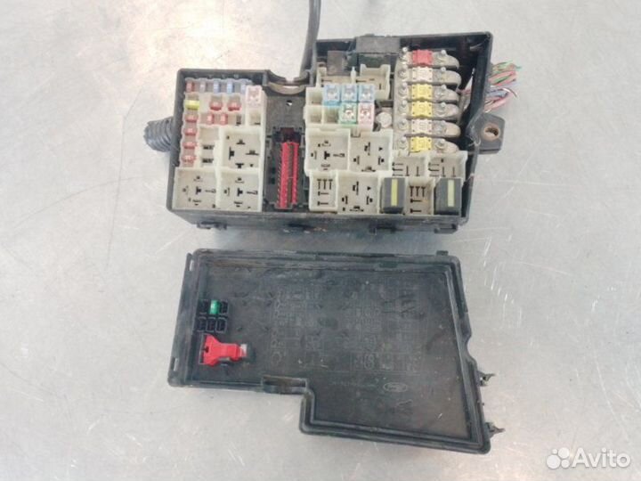 Блок предохранителей Ford C-Max 2003-2010 минивэн