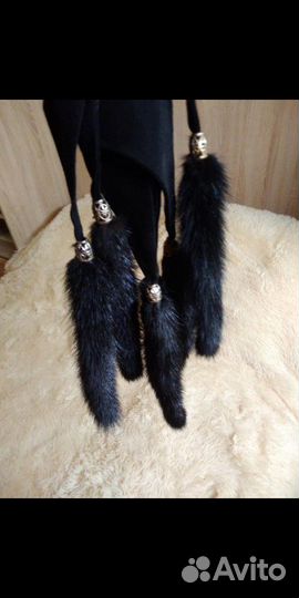 Шарф с норковыми кисточками