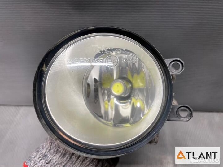 Туманка передняя левая toyota isis