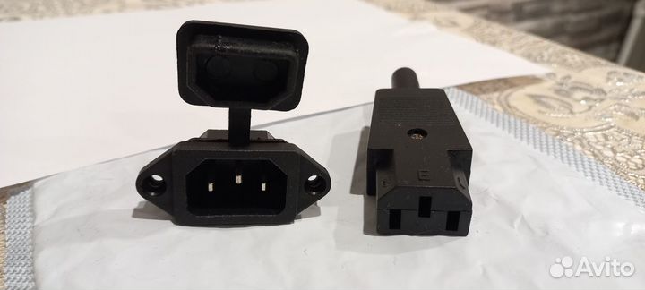 Бамперный разъём для электроподогрева двигателя