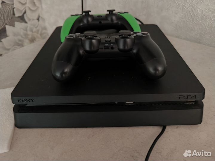 Игровая приставка ps4 slim с играми и 2 джостиками