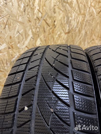 Jinyu Winter JW-51 225/40 R18 92H