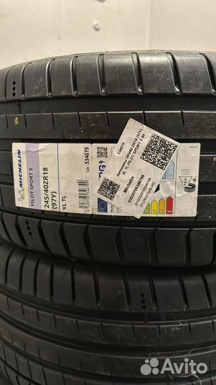 Michelin Pilot Sport 5 245/40 R18