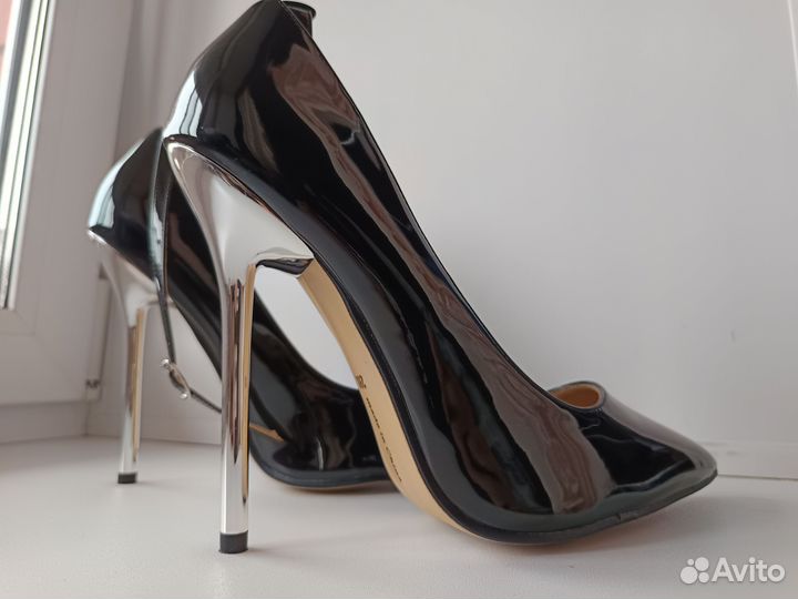 Туфли лодочки на шпильке