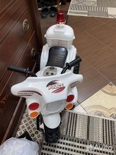 Детская машинка каталка электромобиль