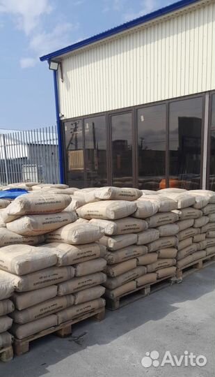 Цемент в мешках