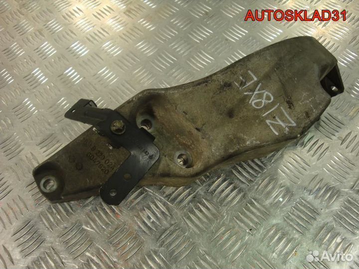 Кронштейн генератора Opel Vectra B 9223024