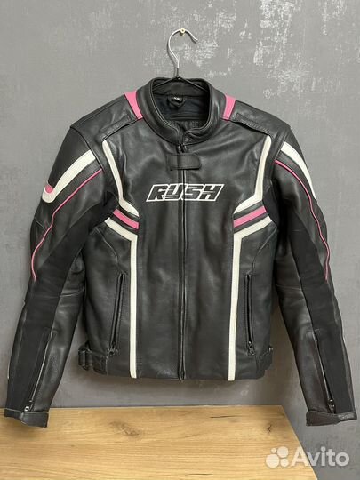 Мотокуртка кожаная женская