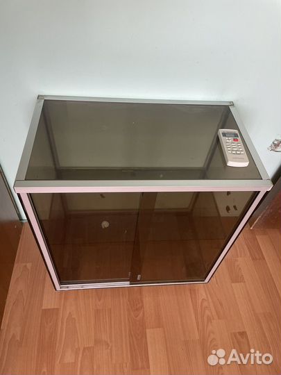 Стеклянная тумба под тв