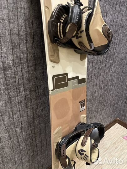 Сноуборд с креплениями