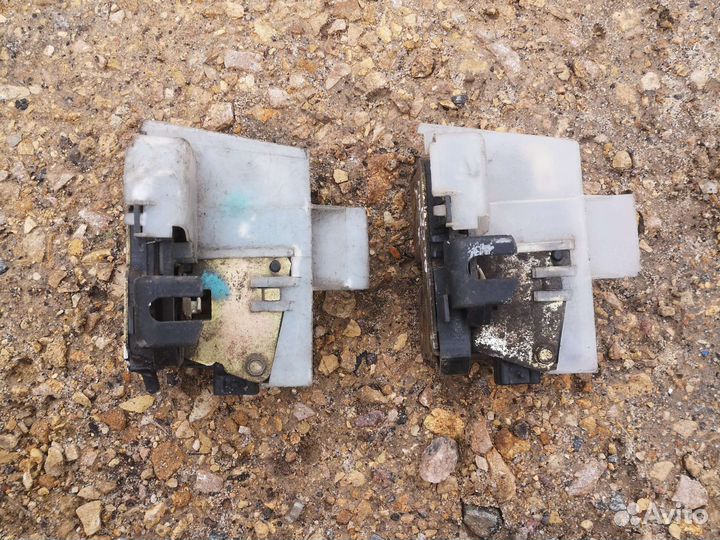 Замок передний правый Megan / Scenic 1