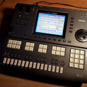 Yamaha QY700 Work station, Секвенсор