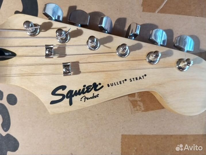 Электрогитара Squier Bullet Stratocaster SSS HT WH