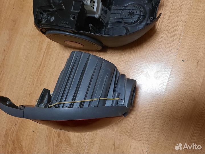 Пылесос samsung SC18M221A0S1 1800w (запчасти ) бу