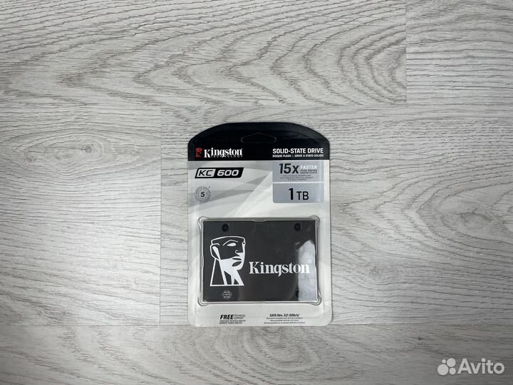 SSD KingSton 1 тб KC600 2.5
