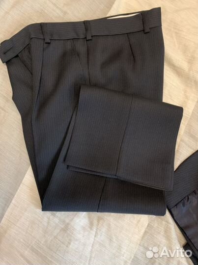 Школьный костюм на мальчика+ много рубашек