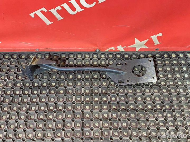 Кронштейн крыла переднего левого