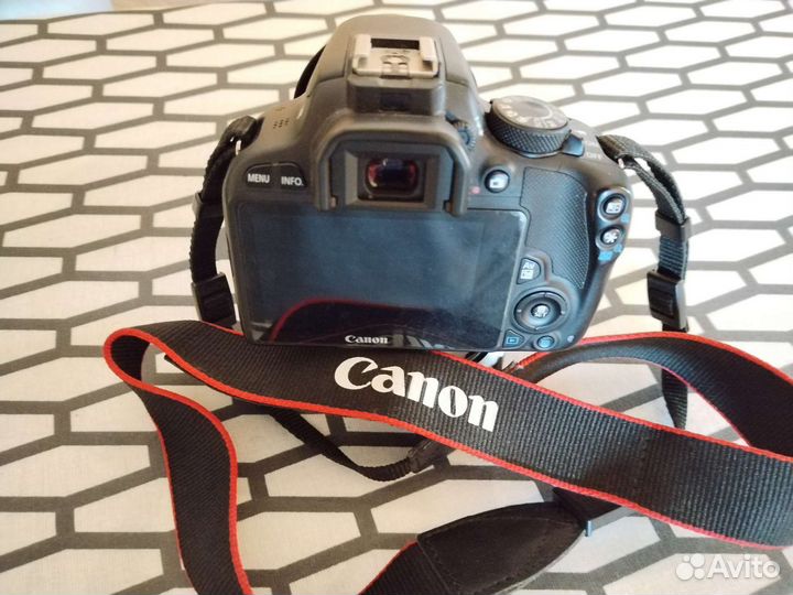 Зеркальный фотоаппарат Canon 100d