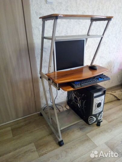 Настольный компьютер, со столом
